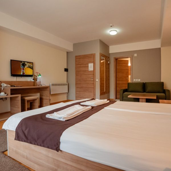 double room with extra bed (2)