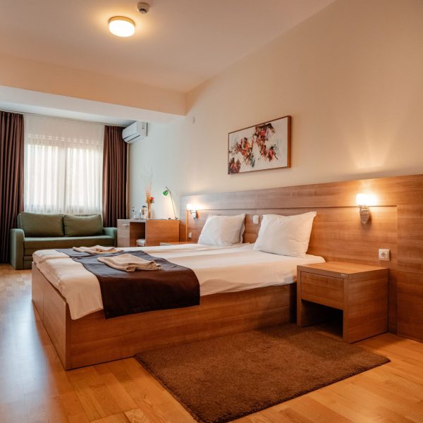 double room with extra bed (4)